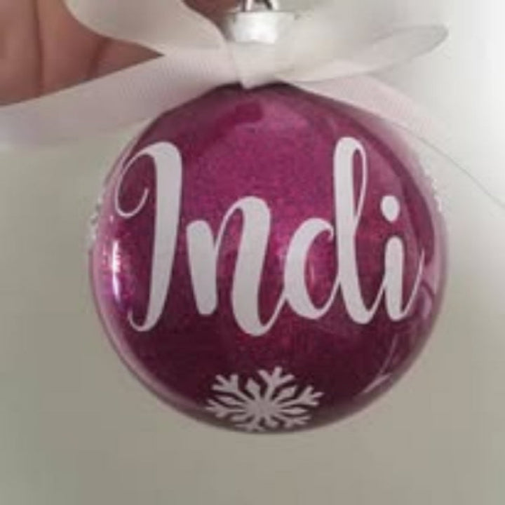 Glitter bauble with vinyl name