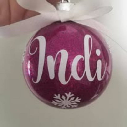Glitter bauble with vinyl name